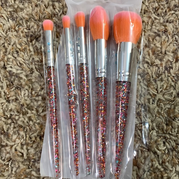 New in package Slmissglam Rainbow Luxe Set stay sparkly brush set - Picture 2 of 4
